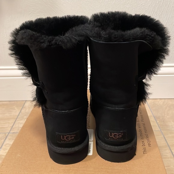 New UGG Bailey Button Boots, Black - Picture 6 of 7